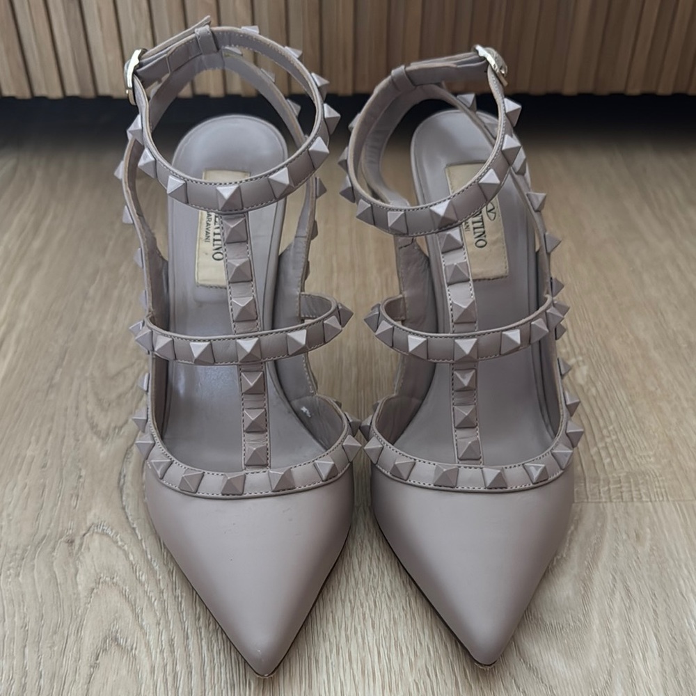 Valentino Rockstud Caged Leather Pump